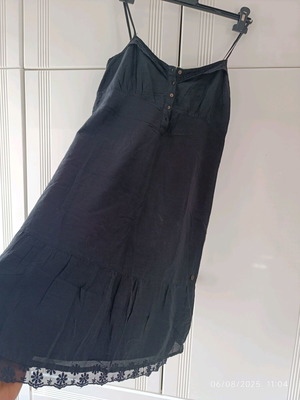 Black midi dress with lace details like new, size S