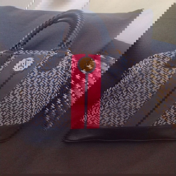 Tommy Hilfiger bag