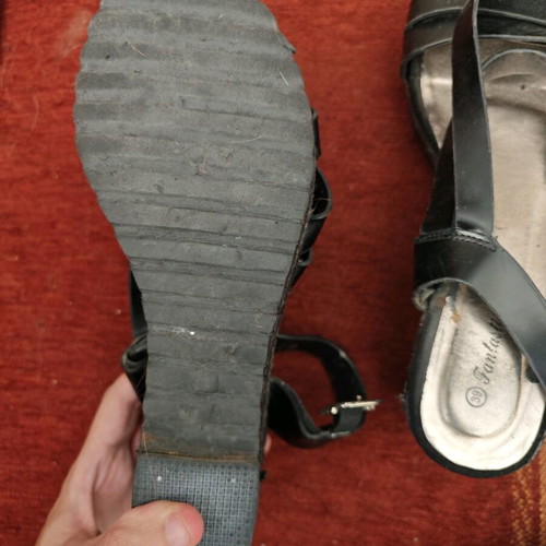 Fantastic Pair sandals size 39 used, black and silver