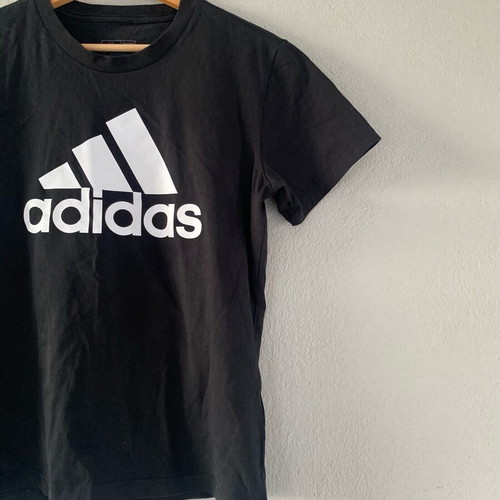 Adidas black top medium like new, 100% cotton