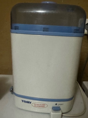 Sterilizer for 6 bottles and pacifiers like new