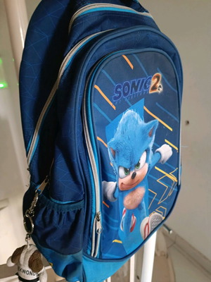Sonic elementary school backpack used with zipper in good condition