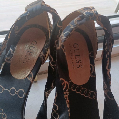 Guess by Marciano pumps size 38 used, black and gold