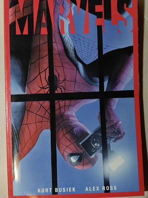 Marvels TPB graphic novel used, English edition by Kurt Busiek & Alex Ross