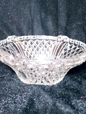 Плодова купа стара употребявана с ромбоиден дизайн и стъкло