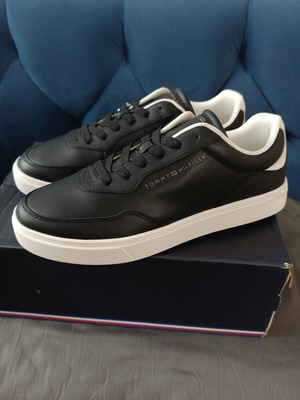 Sneakers Tommy Hilfiger καινούργια, μαύρο και λευκό δέρμα, μέγεθος 39