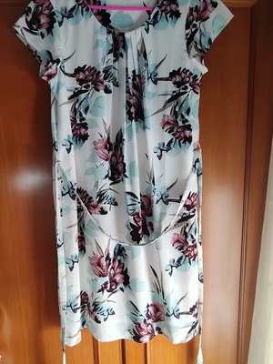 Floral dress size 40 like new