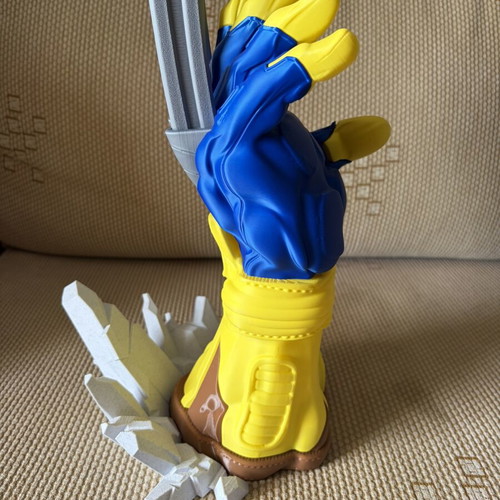 Wolverine controller stand for PlayStation 5