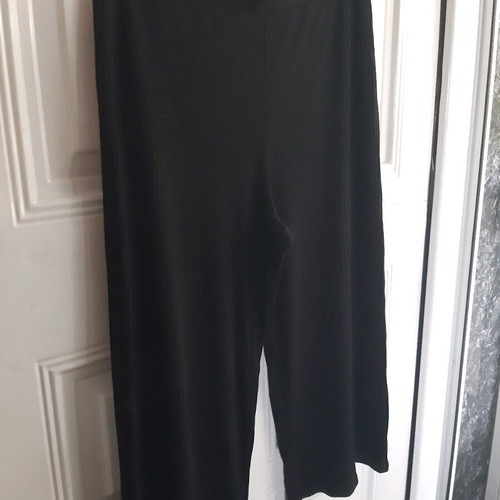 Παντελόνι 3/4 Bershka μεταχειρισμένο, μέγεθος XL, μαύρο