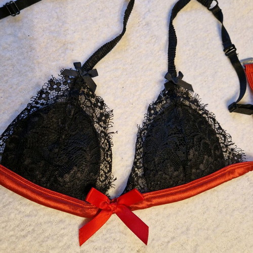 Med bra black-red like new, size 75B