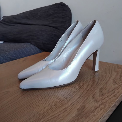 Kalogirou leather pumps white pearl size 39 like new