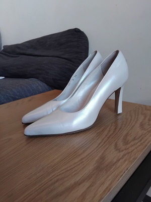 Kalogirou leather pumps white pearl size 39 like new