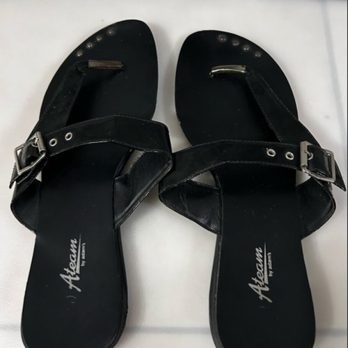 Women's black sandals used, size 40