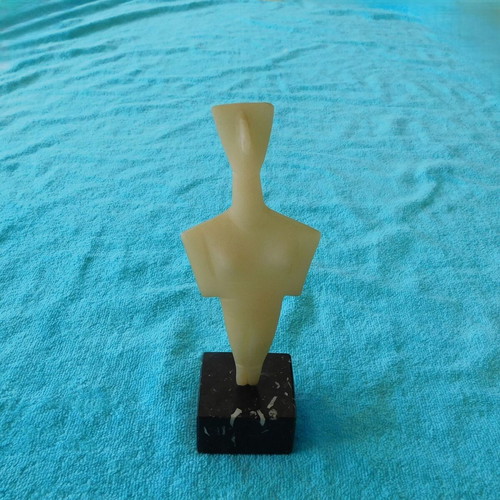 Cycladic figurine replica with marble base, resin