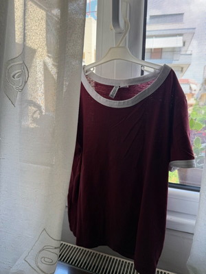 H&M burgundy t-shirt like new, size XS