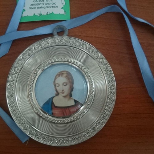 Silver miniature of Catholics like new, diameter 7.3 cm