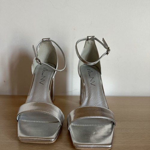 Envie Shoes silver sandals with block heel like new, size 38