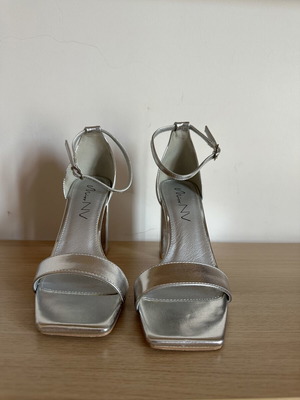 Envie Shoes silver sandals with block heel like new, size 38
