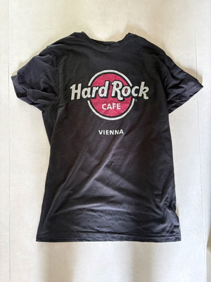 Hard Rock Vienna black t-shirt like new, size S