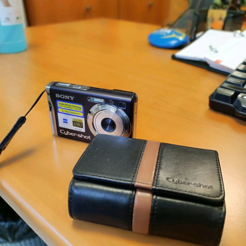 Sony camera new with rechargeable batteries and charger