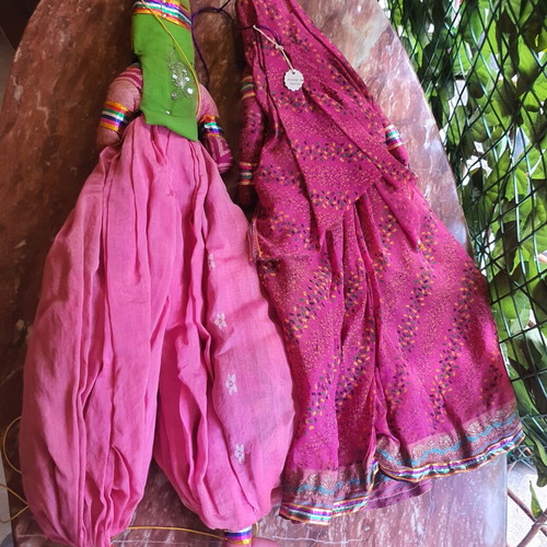 Indian couple dolls like new, 68cm man and 58cm woman