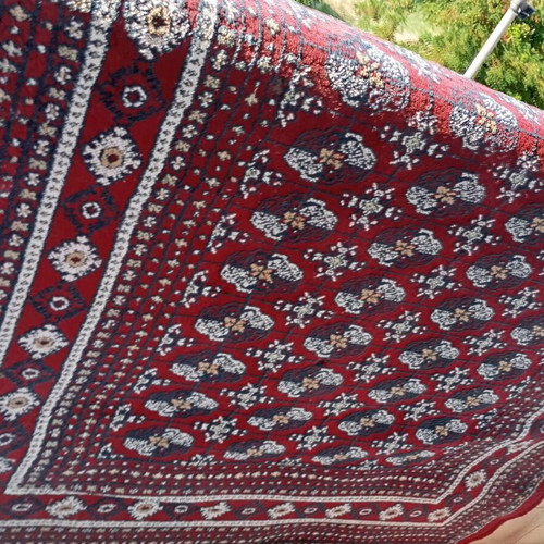 Wool rug like new, size 1.37x2.25 m, red color