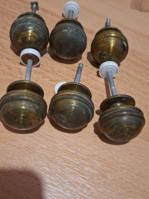 Brass knobs used, set of 6 pieces