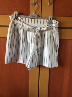 Wide high-waisted shorts used size M