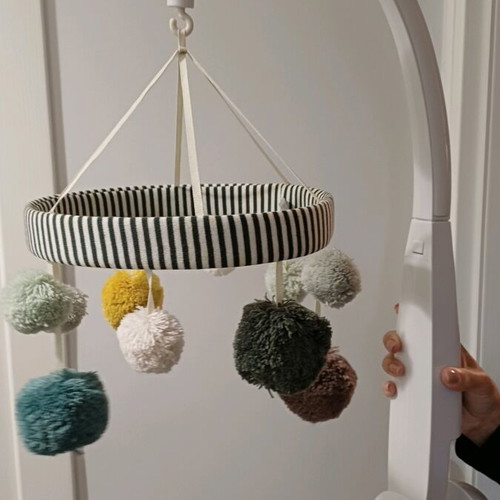 Musical mobile mamas & papas used for 0-5 months
