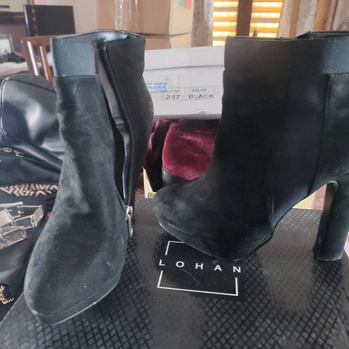 Black ankle boots like new, suede style, size 38