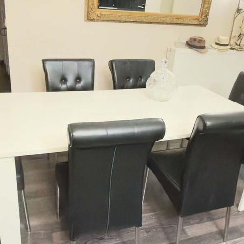 Dining set lacquered with 6 leather chairs used