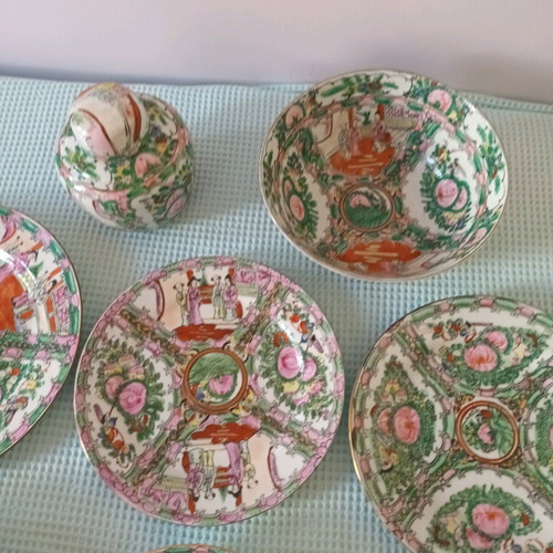 Famille Rose set of 18 pieces like new