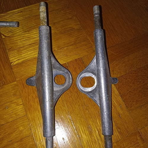 Skateboard trucks and base used, set of 3+1 metal