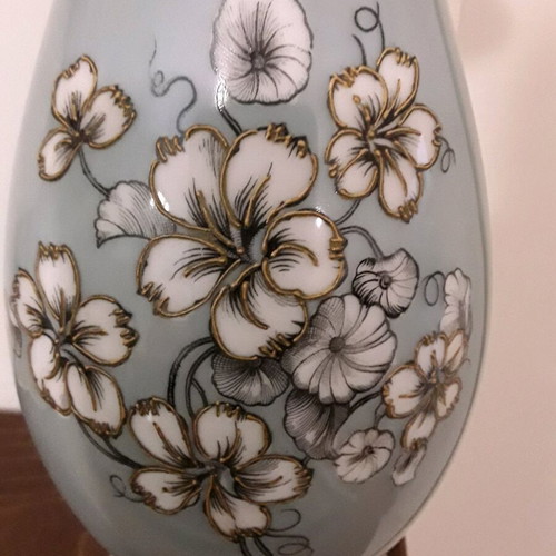 Kronach hand relief vase with hand-painted flowers, like new