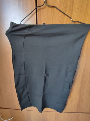 Stradivarius skirt like new, black, elastic fabric, knee-length, size S