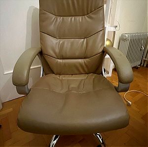 Office chair in a good condition