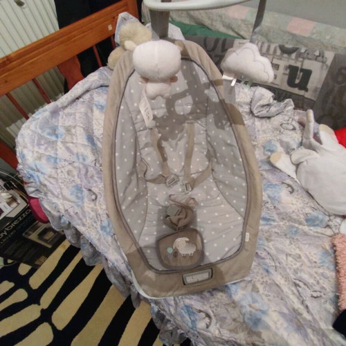 Ingenuity Baby Bouncer Like New With Music And Play