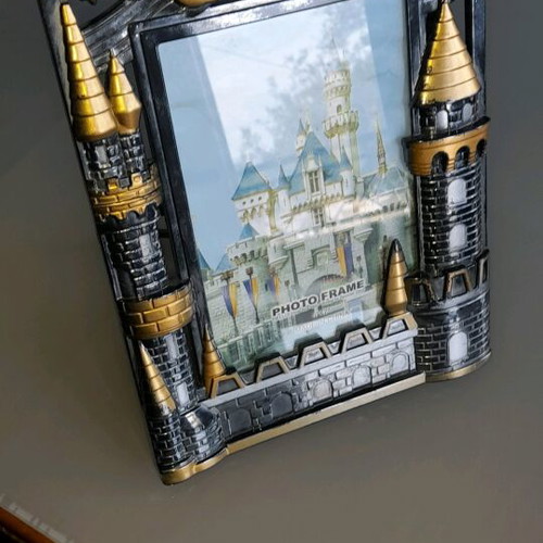 Photo frame castle theme plastic like new