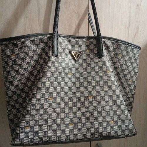 Guess large women's shoulder bag