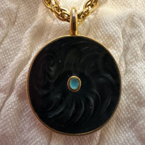 Necklace set used with black and gold beads and steel chain