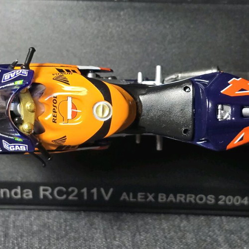 MotoGP Honda RC211V 2004 Alex Barros model 1:24 like new