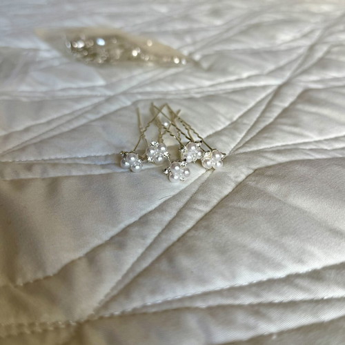 Set of 6 bridal hairpins with pearls and rhinestones