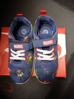 Παιδικά παπούτσια Marvel μεταχειρισμένα νούμερο 29 αθλητικά μπλε και κόκκινα