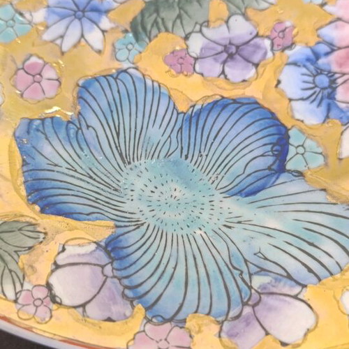 Set of 2 vintage platters with gold floral designs like new