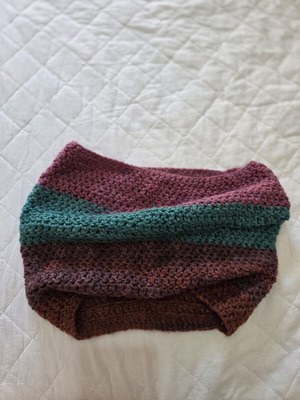 Knitted neck warmer used