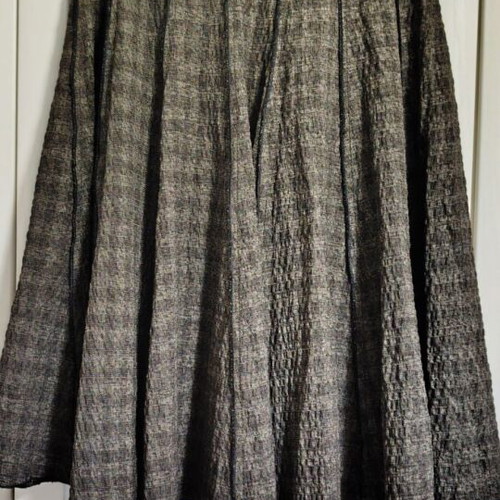 Skirt thick fabric with pleats new, size 46