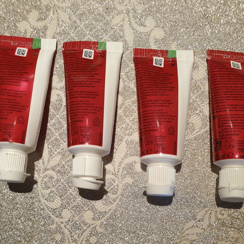 Colgate Ultra White 4 travel size 20ml tubes new, sealed
