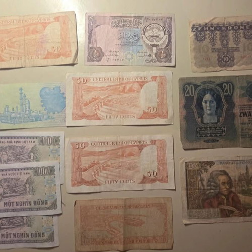 Foreign banknotes used, set of 11 pieces