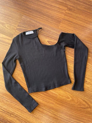 Bershka women's black crop top size S like new