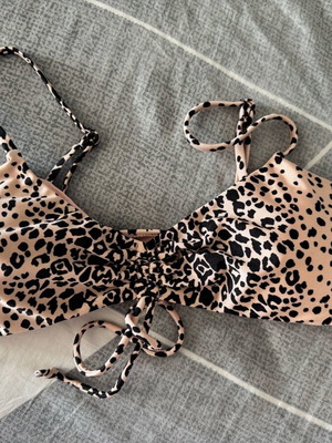 Women's swimsuit top with patterns like new, size 40